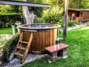 Outdoor fiberglass jacuzzi whirpool uk (2)